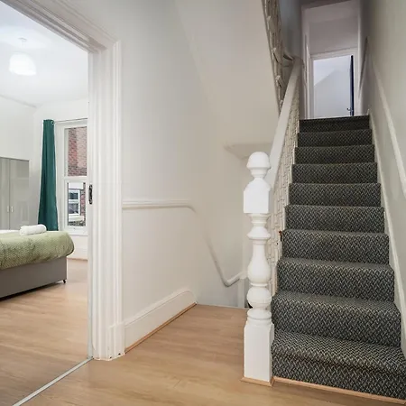Anfield House - Liverpool Retreat 7 Bedroom Home Exterior photo