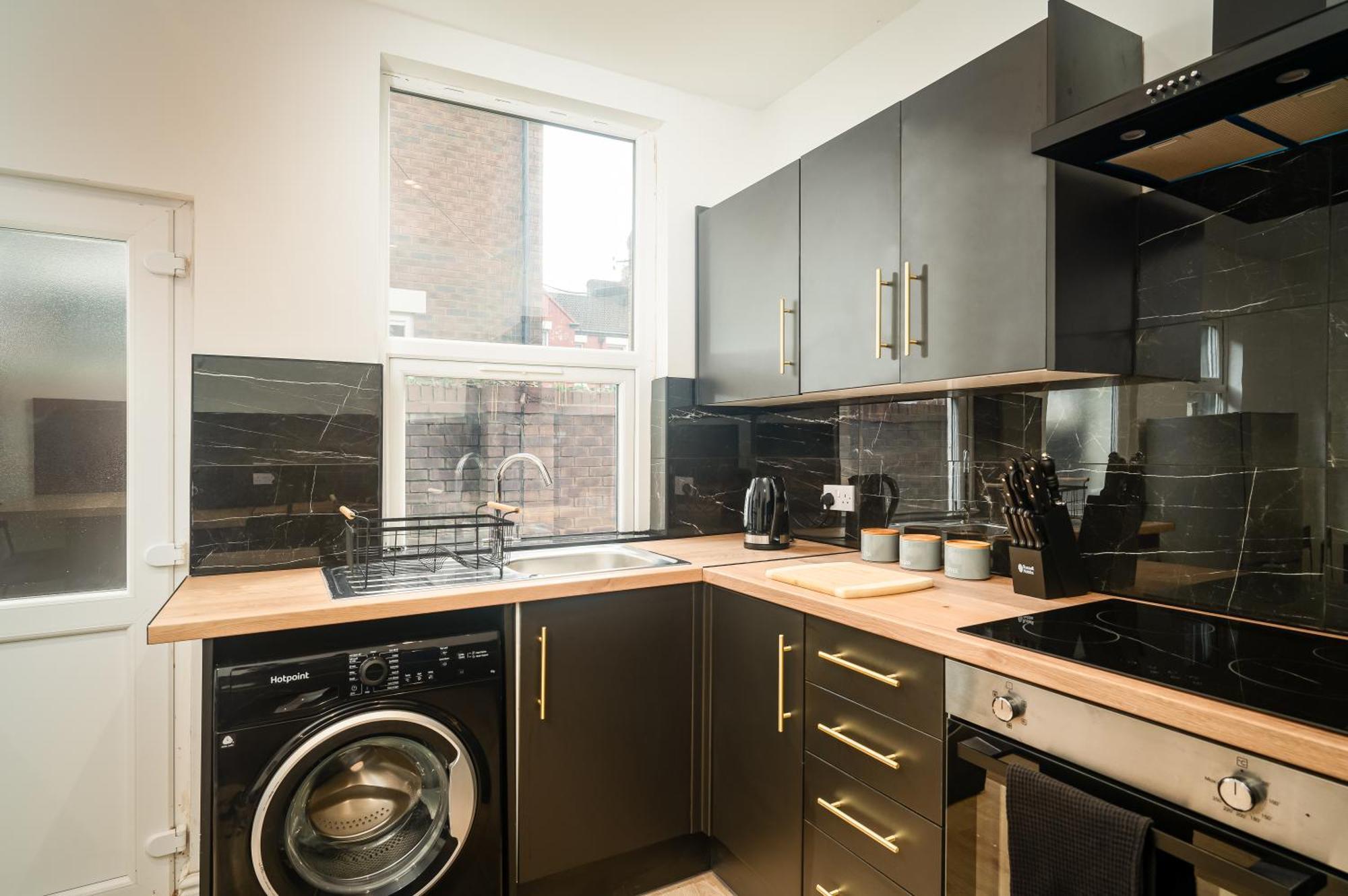 Anfield House - Retreat 7 Bedroom * Liverpool