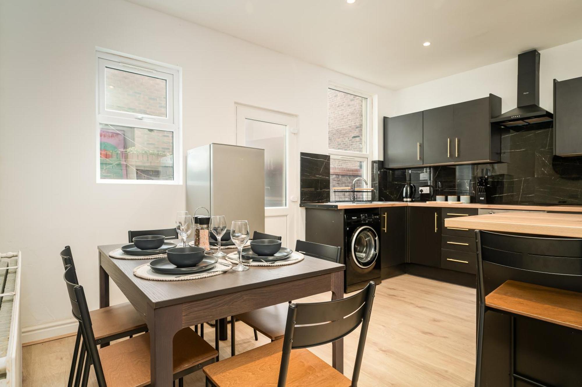 Anfield House - Retreat 7 Bedroom Apartment Liverpool