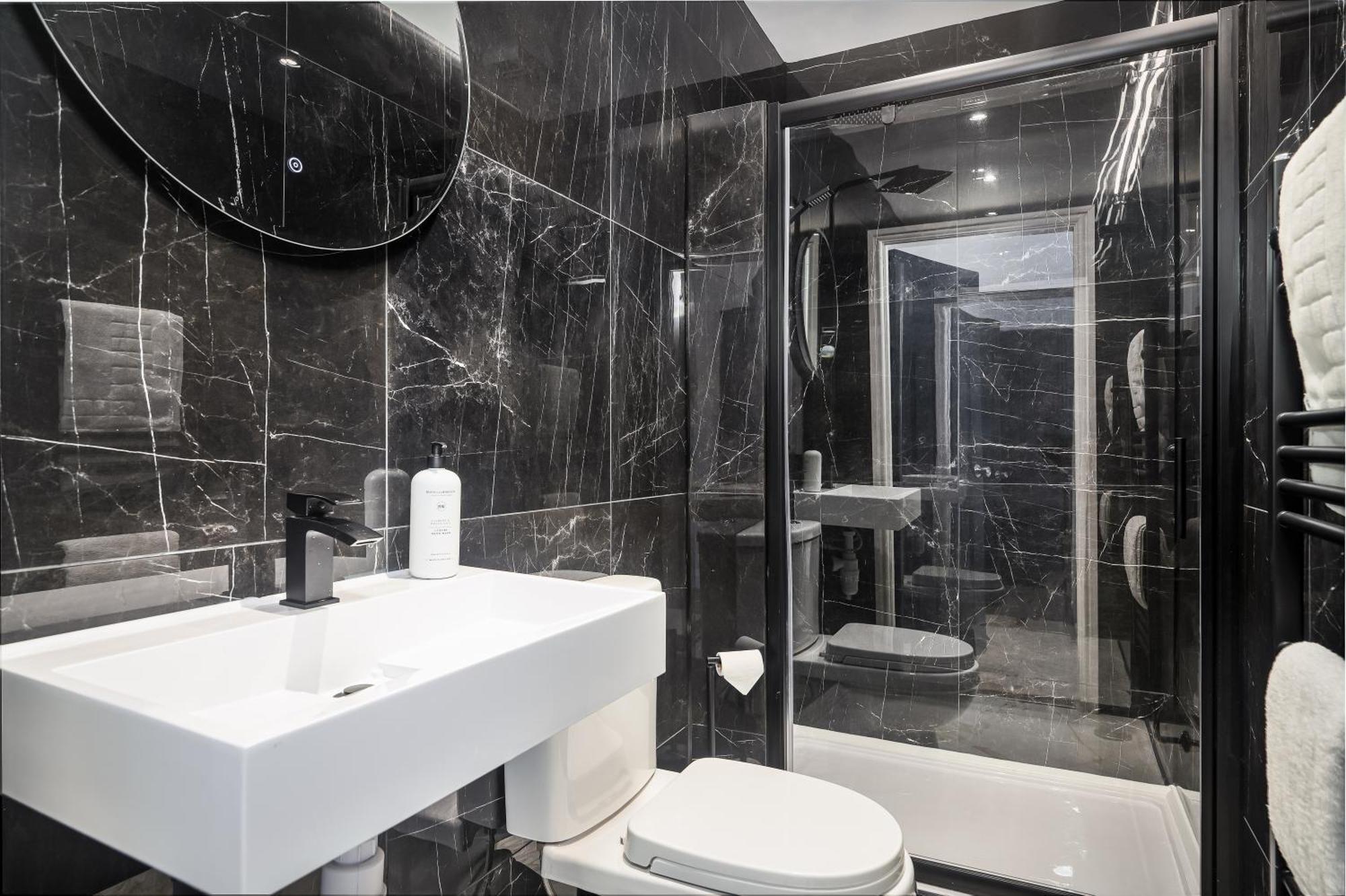Anfield House - Retreat 7 Bedroom * Liverpool