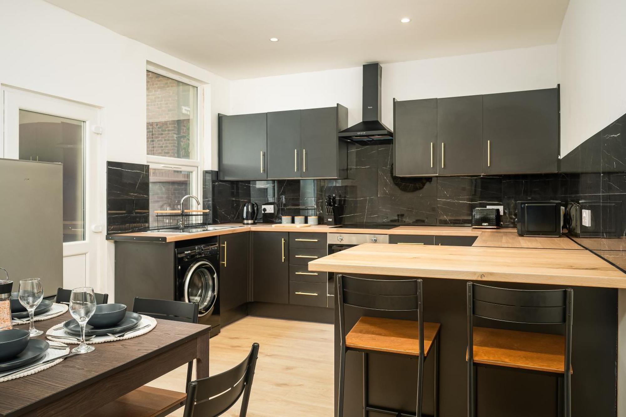 Anfield House - Retreat 7 Bedroom Apartment *